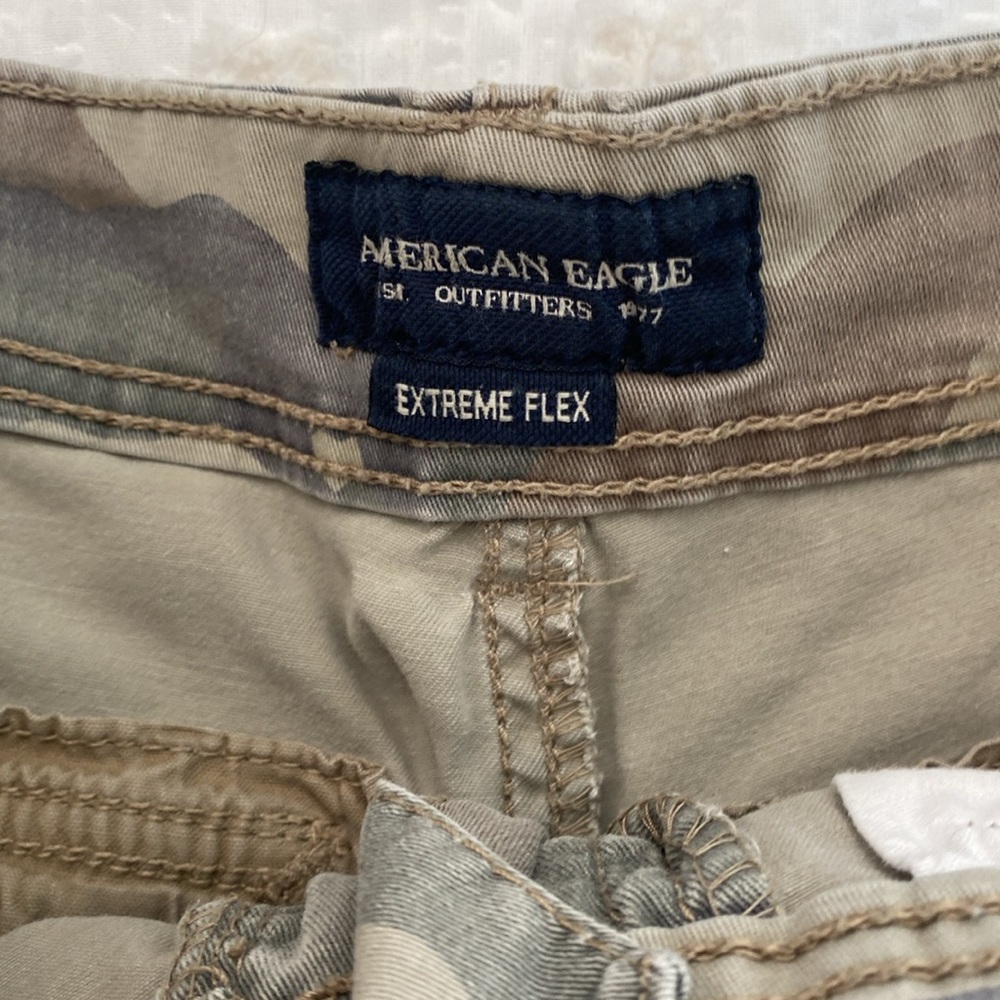American Eagle 🦅 Camo Cargo Shorts - Picture 7 of 9